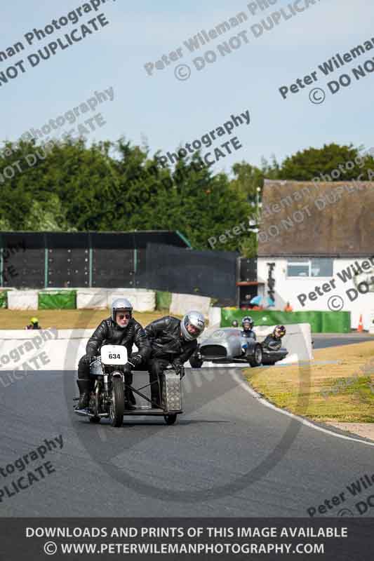 Vintage motorcycle club;eventdigitalimages;mallory park;mallory park trackday photographs;no limits trackdays;peter wileman photography;trackday digital images;trackday photos;vmcc festival 1000 bikes photographs